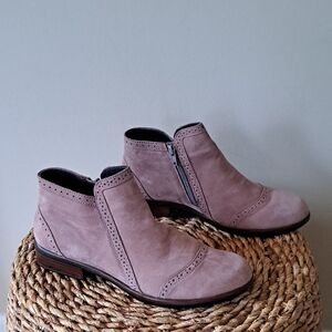 NWOT NAOT Womens Nefasi Blush Suede Oxford Style Ankle Booties Zip 1.25" S-10